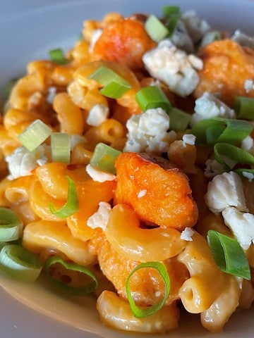 buffalo chicken mac and cheese on a plate